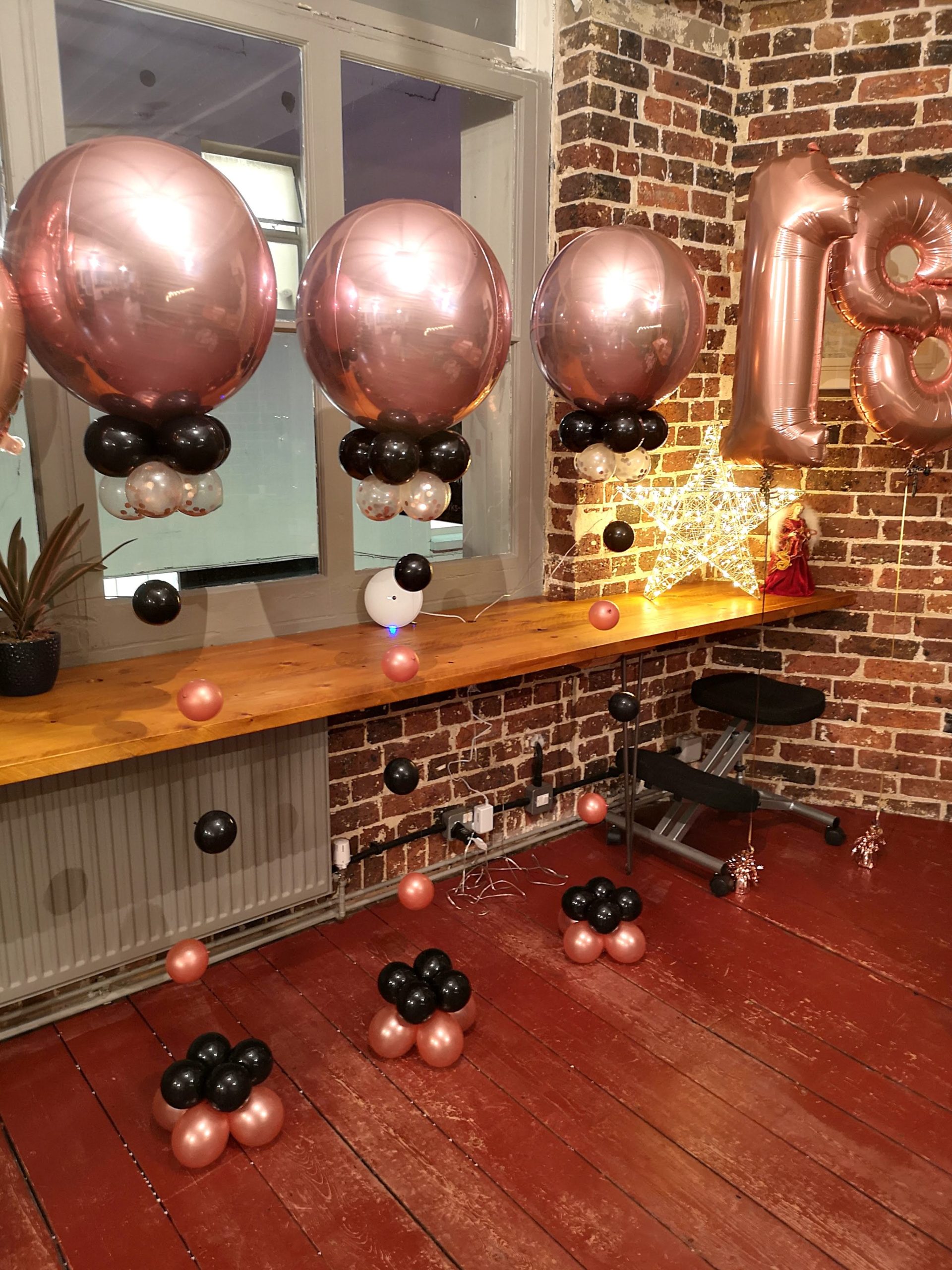 Floating orb balloons